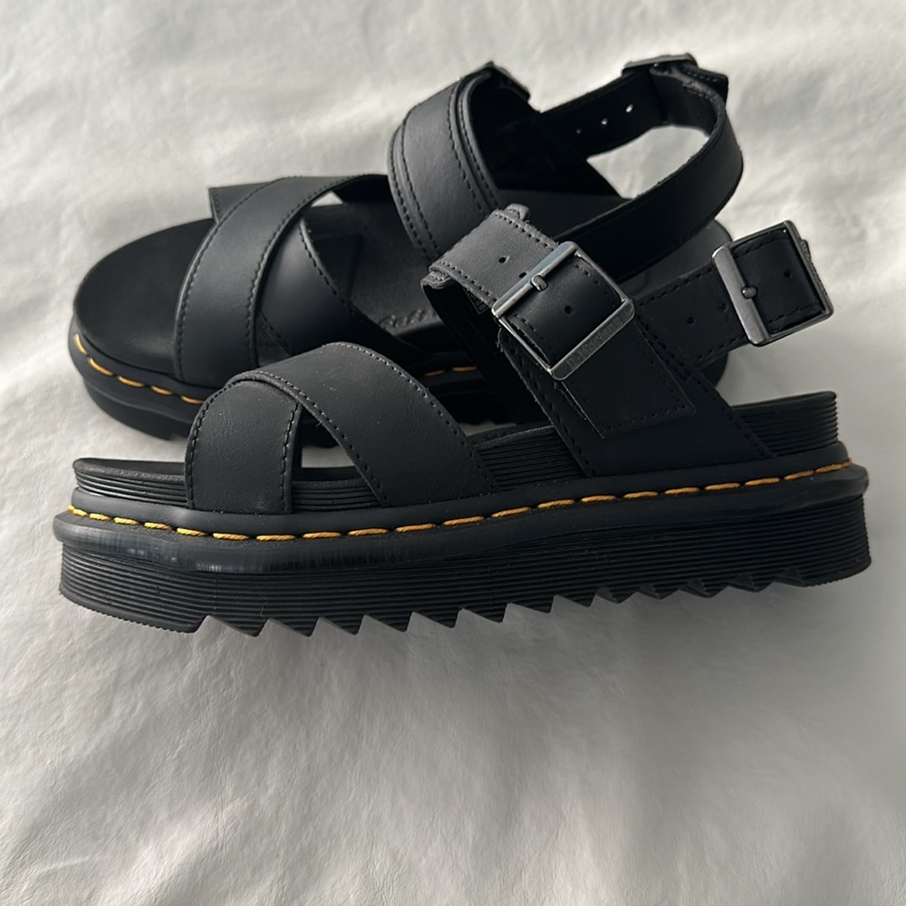 NWOT Dr. Martens VOSS II WOMEN'S LEATHER STRAP SANDALS Black size 6